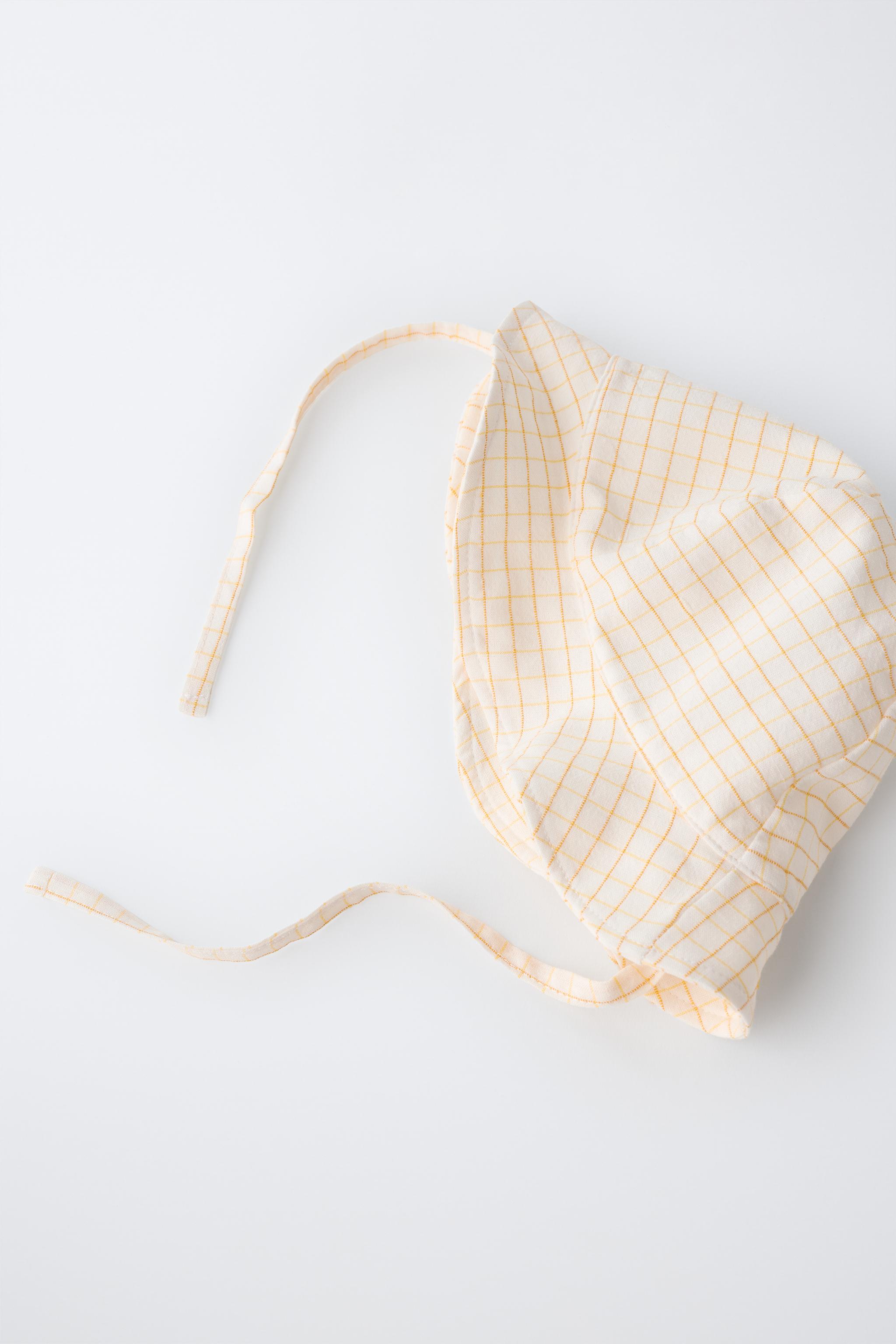 BONNET À CARREAUX